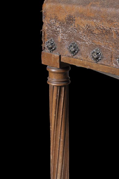 Suite de 12 chaises néo-gothiques présentant quatre types de dossiers ajourés différents-7