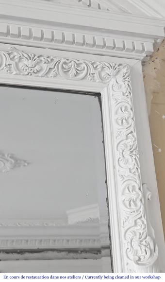 Trumeau de style Napoléon III richement décoré et surmonté d'un fronton Trumeau de style Napoléon III richement décoré et surmonté d'un fronton-2