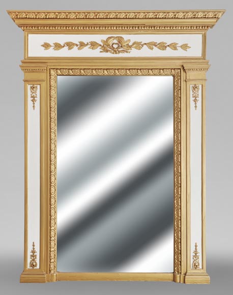 Trumeau de style Louis XVI rehaussé de peinture doré-0