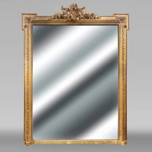 Trumeau doré de style Louis XVI aux instruments de musique