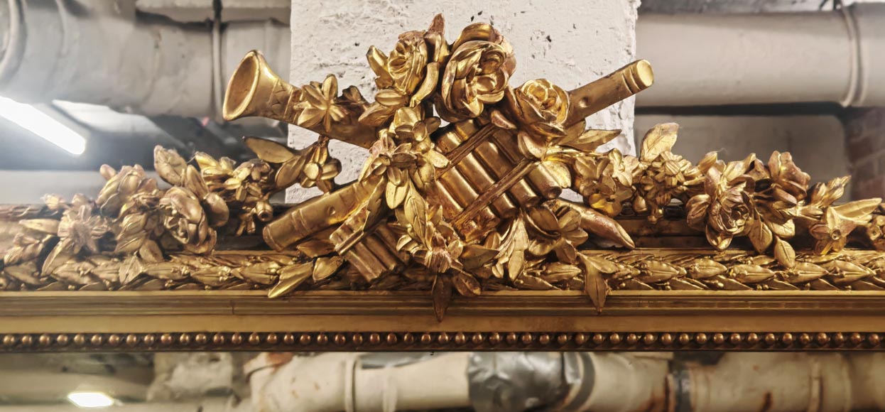 Trumeau doré de style Louis XVI aux instruments de musique Trumeau doré de style Louis XVI aux instruments de musique-1