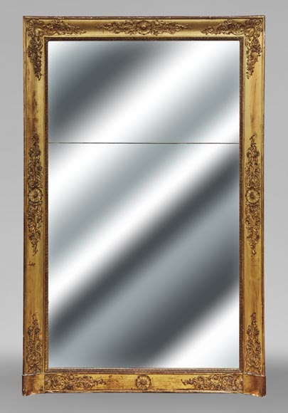 Petit trumeau d'époque Louis Philippe doré, richement décoré-0