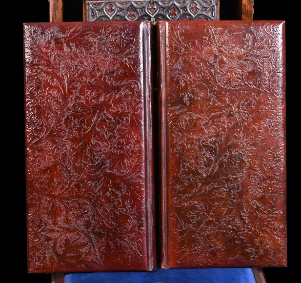 Coffret nécessaire de voyage en cuir et fer à décor de dragons et de mascarons-3