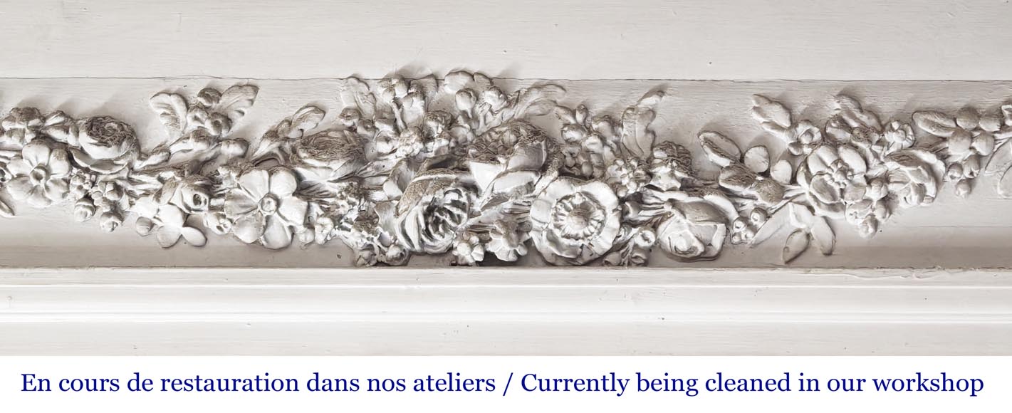 Trumeau de style Louis XVI à la guirlande de fleur-1