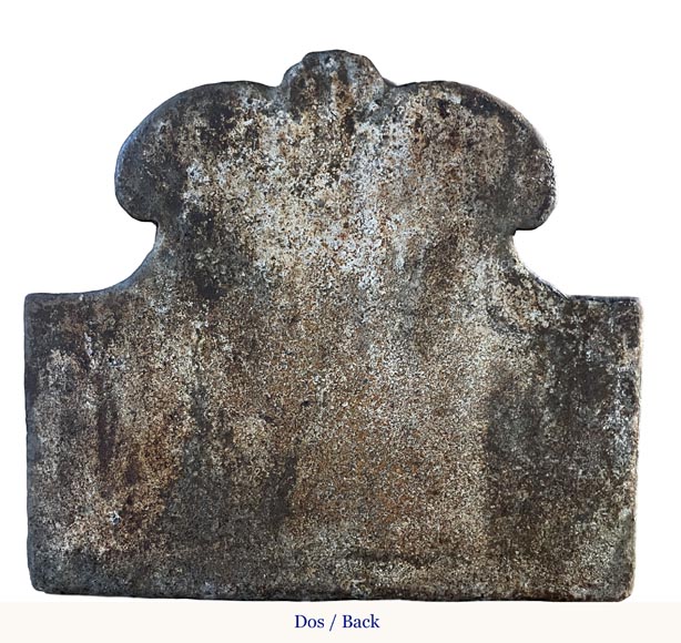 Plaque de cheminée encadrée d'anges aux armes de France-5