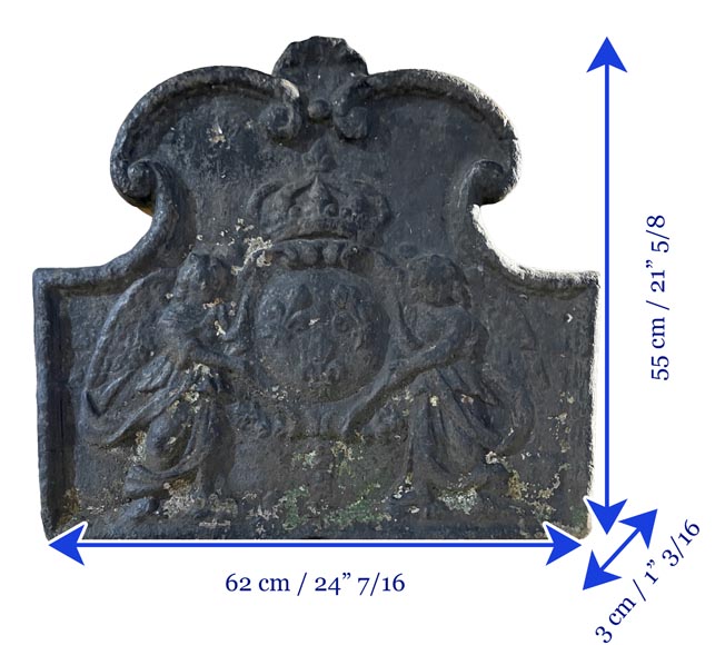 Plaque de cheminée encadrée d'anges aux armes de France-6