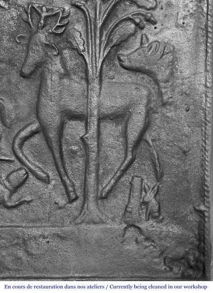 Plaque de cheminée en fonte représentant 