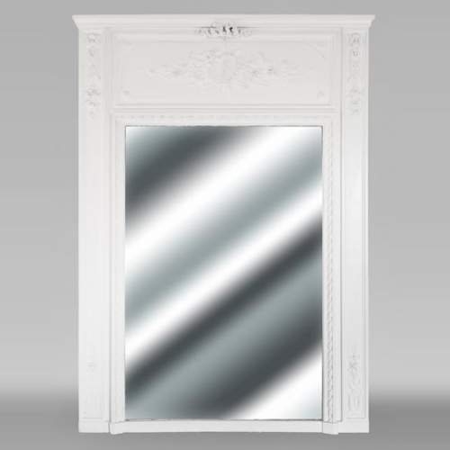 Trumeau de style Louis XVI aux instruments de musique