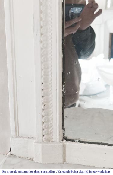 Trumeau de style louis XVI décoré d'un vase-4