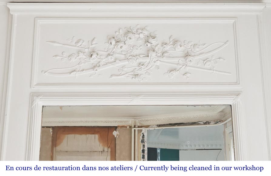 Trumeau de style Louis XVI à la couronne de rose-1