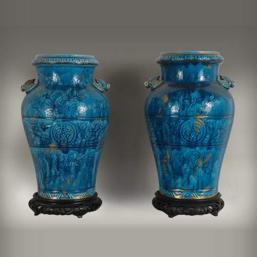 Manufacture de Longwy Paire de vases à décor extrême-oriental en faïence