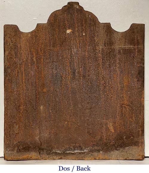 Plaque de cheminée aux armoiries portées par deux Lévriers-8