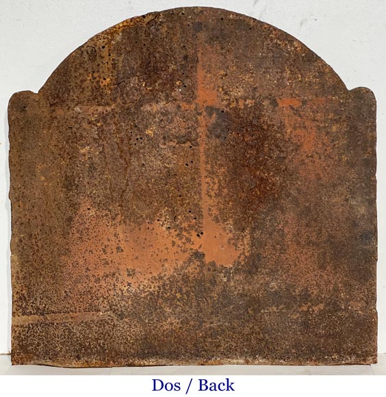 “Seul contre tous”, plaque de cheminée de style Louis XIV aux Armes de France-8