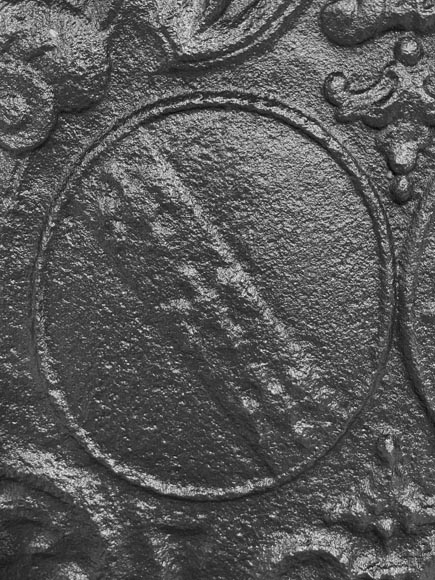 Plaque de cheminée aux armoiries couronnés Plaque de cheminée aux armoiries couronnés-4