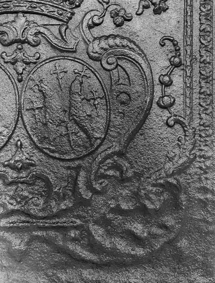 Plaque de cheminée aux armoiries couronnés Plaque de cheminée aux armoiries couronnés-7