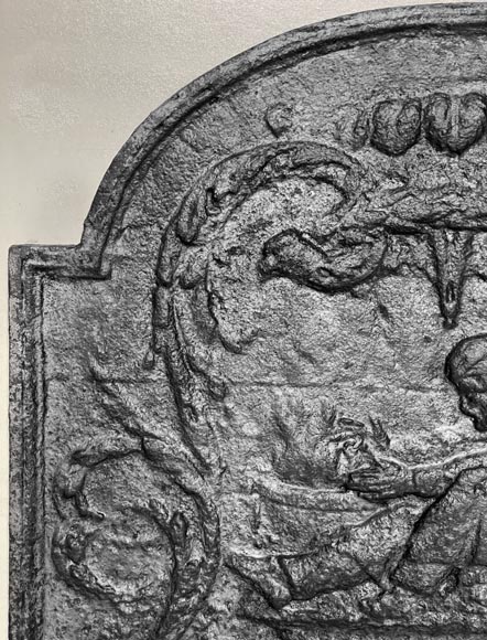 Plaque de cheminée aux personnages près du feu-1