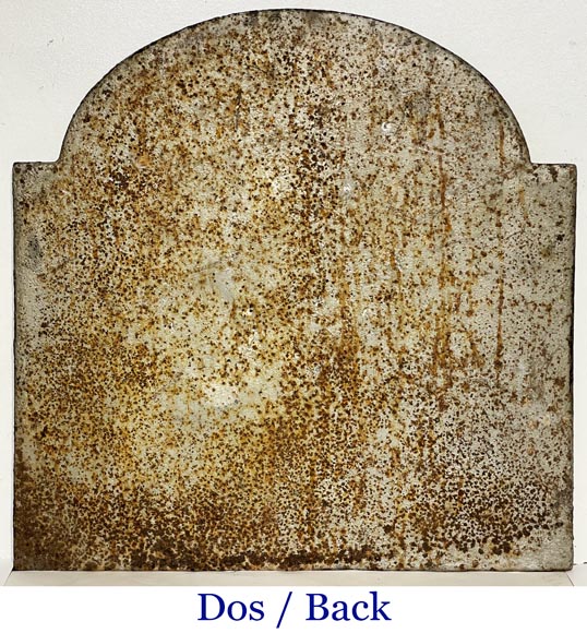 Plaque de cheminée aux personnages près du feu-7