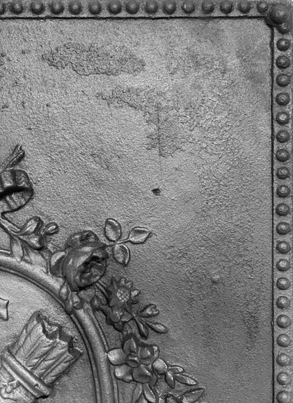 Plaque de cheminée de style Louis XVI aux carquois et flambeaux Plaque de cheminée de style Louis XVI aux carquois et flambeaux-5
