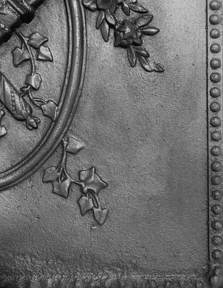 Plaque de cheminée de style Louis XVI aux carquois et flambeaux Plaque de cheminée de style Louis XVI aux carquois et flambeaux-6