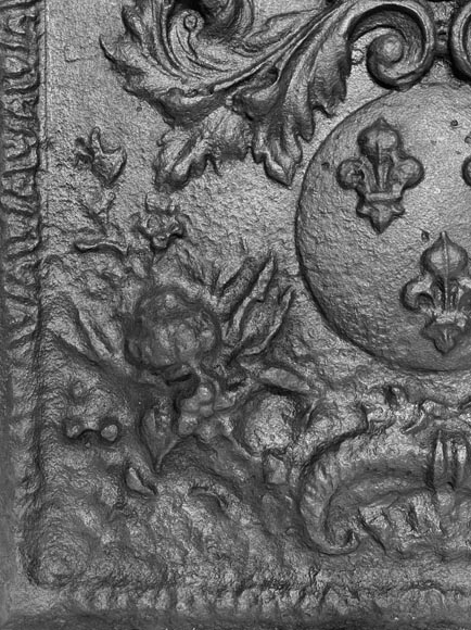 Plaque de cheminée aux armes de France et corne d'abondance Plaque de cheminée aux armes de France et corne d'abondance-2