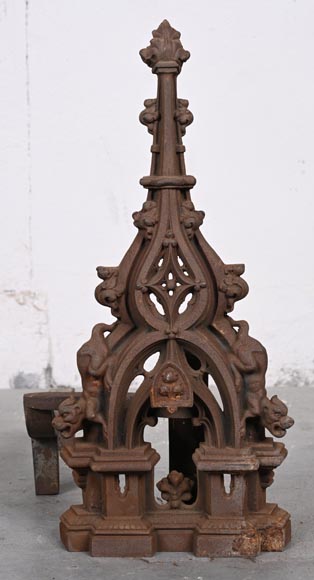 Paire de chenets néo-gothiques en fer-2