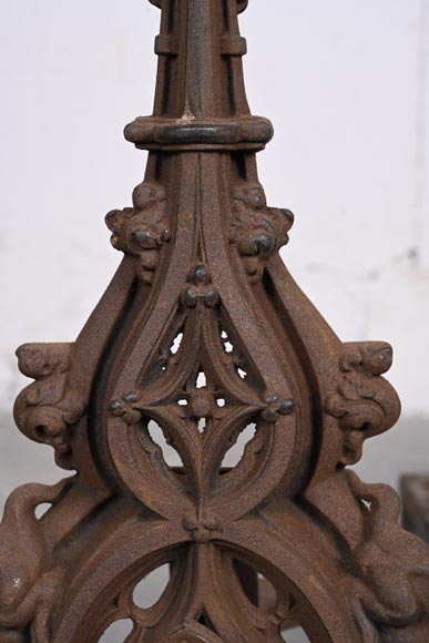 Paire de chenets néo-gothiques en fer-4