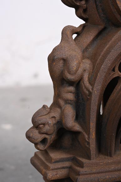 Paire de chenets néo-gothiques en fer-6