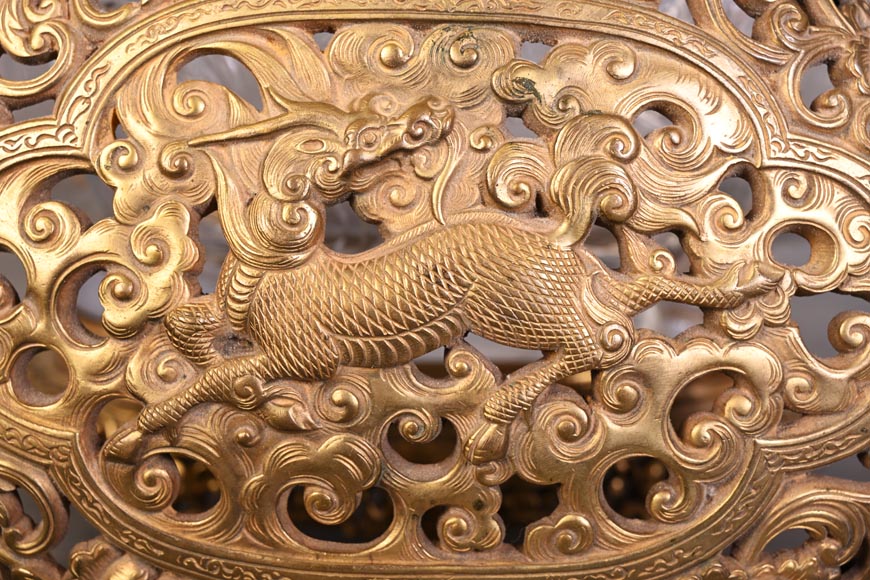 L’Escalier de CRISTAL (att. à), coupe quadrilobée avec sa base et son couvercle, cristal et bronze doré L’Escalier de CRISTAL (att. à), coupe quadrilobée avec sa base et son couvercle, cristal et bronze doré-3