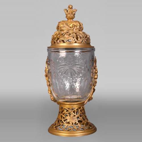 L’Escalier de Cristal (att. à), Coupe aux coloquintes, cristal et bronze doré