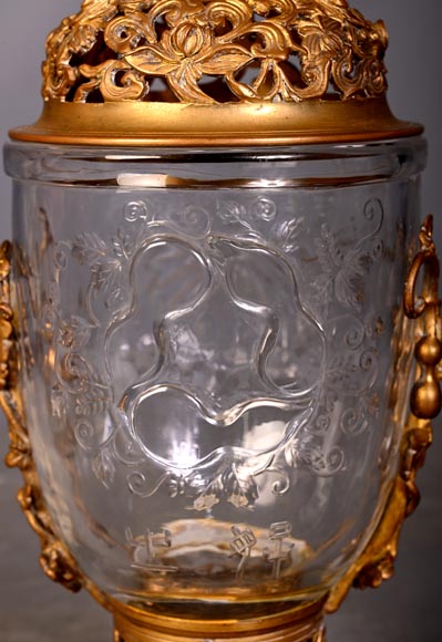 L’Escalier de Cristal (att. à), Coupe aux coloquintes, cristal et bronze doré-10