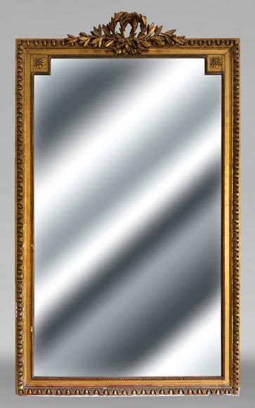 Trumeau de style Louis XVI décoré d'une double couronne de laurier-0