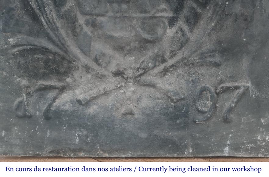 Plaque de cheminée de forme carrée, décorée Plaque de cheminée de forme carrée, décorée-4