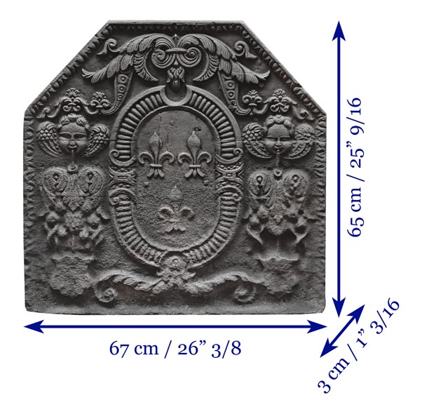 Plaque de cheminée en fonte aux Armes de France, encadrées de chérubins-5