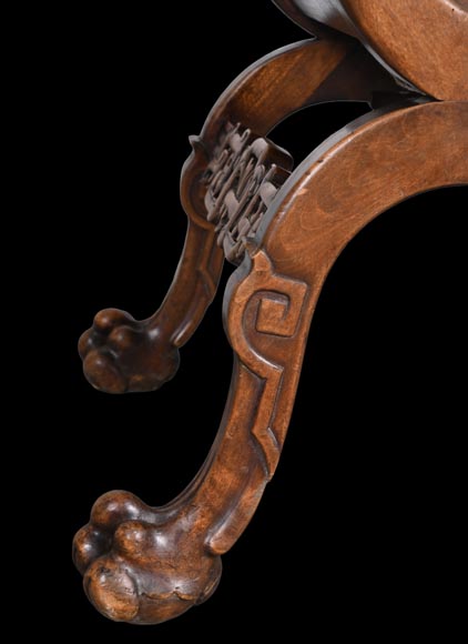 L'ESCALIER DE CRISTAL (d'après), Grande banquette Japonesque en bois sculpté, à têtes de lions et de chiens de Fô-7