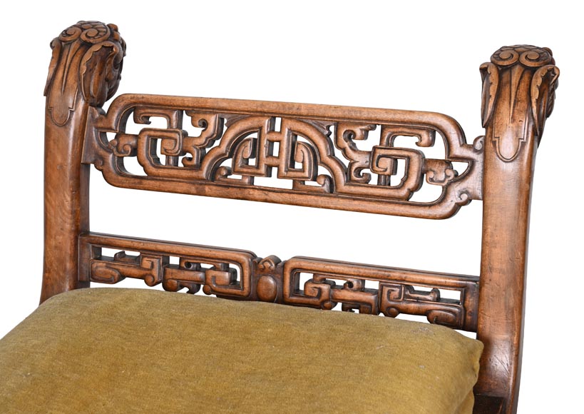 L'ESCALIER DE CRISTAL (d'après), Grande banquette Japonesque en bois sculpté, à têtes de lions et de chiens de Fô-14