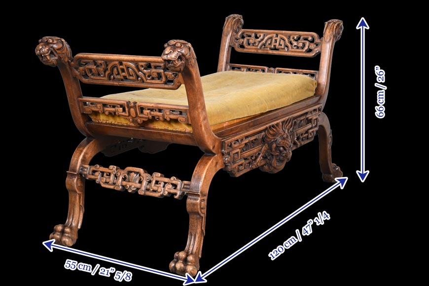L'ESCALIER DE CRISTAL (d'après), Grande banquette Japonesque en bois sculpté, à têtes de lions et de chiens de Fô-15