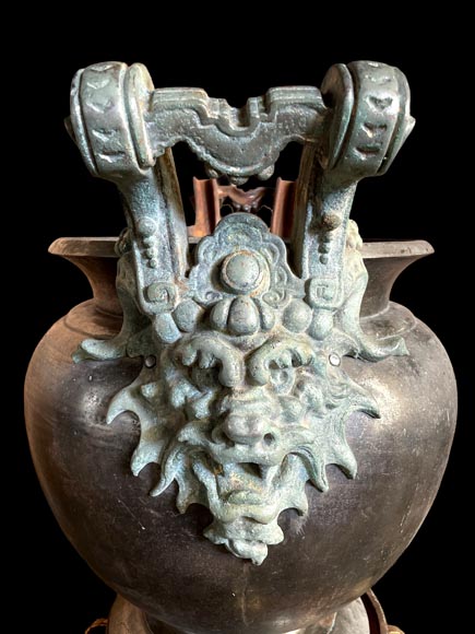 Paire de vases de style Japonesque en fonte sur socles à pieds griffes Paire de vases de style Japonesque en fonte sur socles à pieds griffes-3