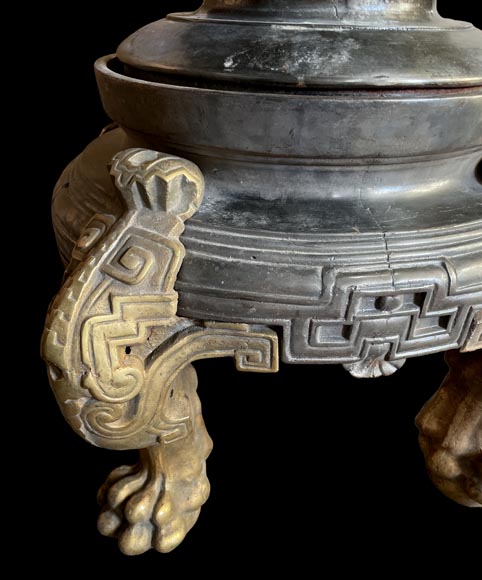 Paire de vases de style Japonesque en fonte sur socles à pieds griffes Paire de vases de style Japonesque en fonte sur socles à pieds griffes-6