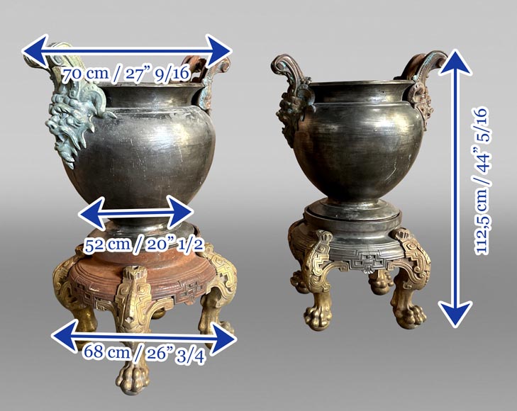 Paire de vases de style Japonesque en fonte sur socles à pieds griffes Paire de vases de style Japonesque en fonte sur socles à pieds griffes-10