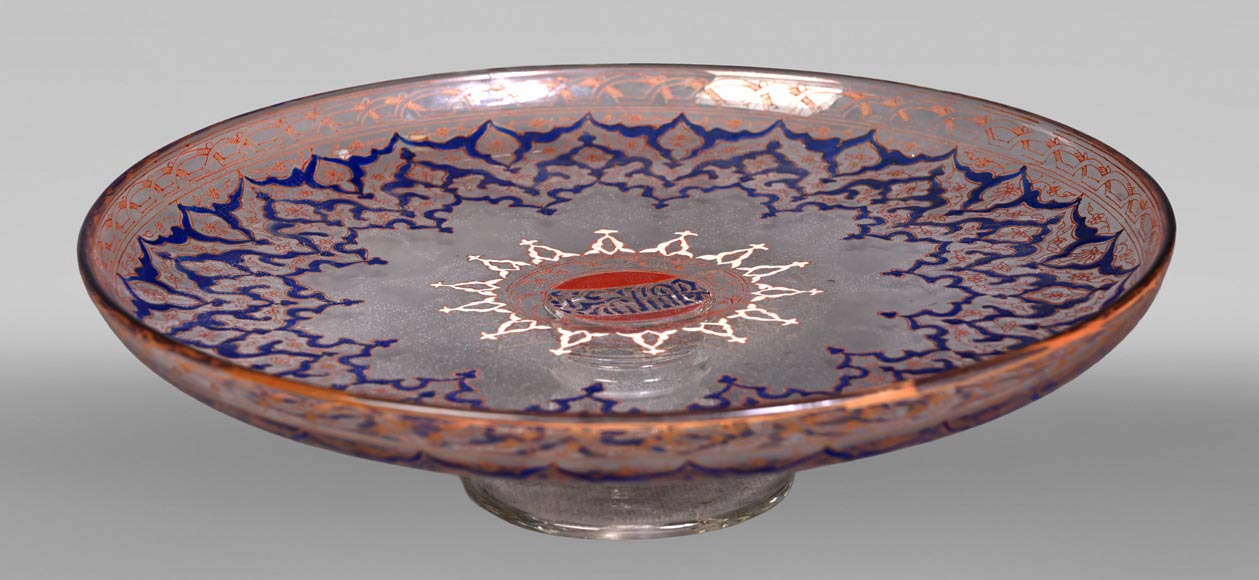 BROCARD Philippe-Joseph (dans le goût de) — Coupe sur pied en verre soufflé émaillé et doré à décor perso-islamique BROCARD Philippe-Joseph (dans le goût de) — Coupe sur pied en verre soufflé émaillé et doré à décor perso-islamique-1