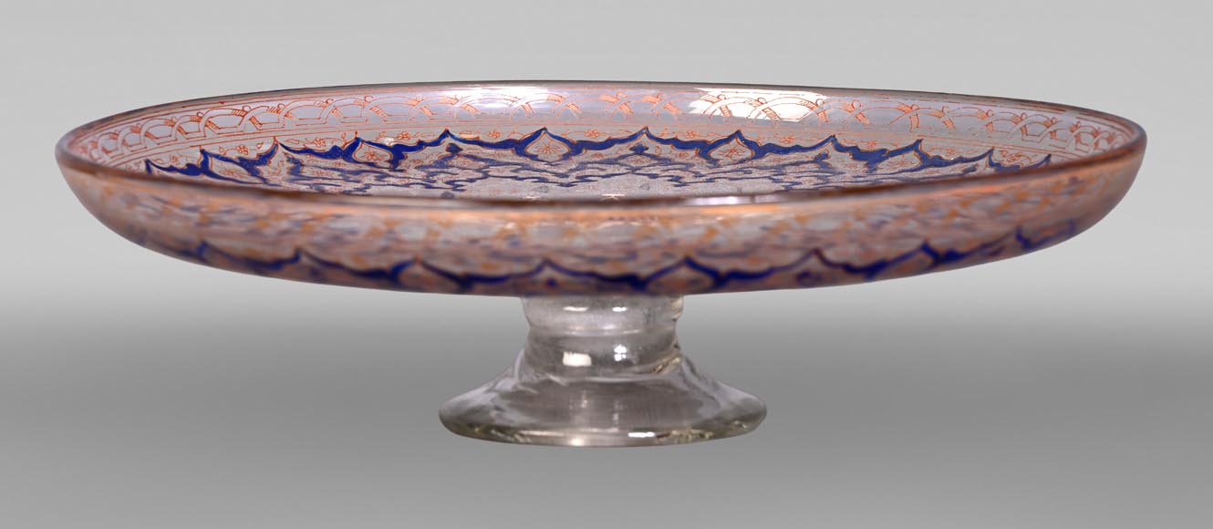 BROCARD Philippe-Joseph (dans le goût de) — Coupe sur pied en verre soufflé émaillé et doré à décor perso-islamique BROCARD Philippe-Joseph (dans le goût de) — Coupe sur pied en verre soufflé émaillé et doré à décor perso-islamique-2