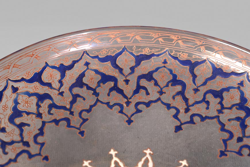 BROCARD Philippe-Joseph (dans le goût de) — Coupe sur pied en verre soufflé émaillé et doré à décor perso-islamique BROCARD Philippe-Joseph (dans le goût de) — Coupe sur pied en verre soufflé émaillé et doré à décor perso-islamique-4