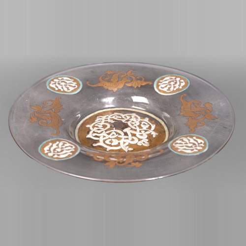 GIBOIN Nicolas-Jean Alphonse — Assiette en verre soufflé émaillé et doré à décor hispano-mauresque