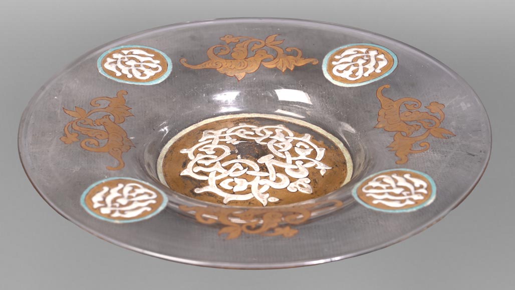 GIBOIN Nicolas-Jean Alphonse — Assiette en verre soufflé émaillé et doré à décor hispano-mauresque GIBOIN Nicolas-Jean Alphonse — Assiette en verre soufflé émaillé et doré à décor hispano-mauresque-0