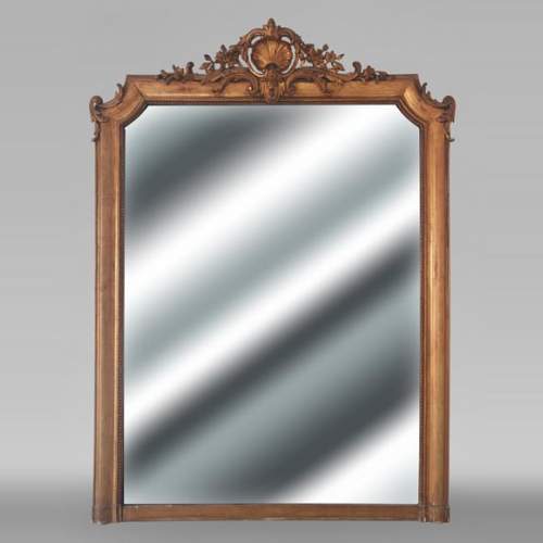 Trumeau doré de style Louis XV surmonté d'une coquille