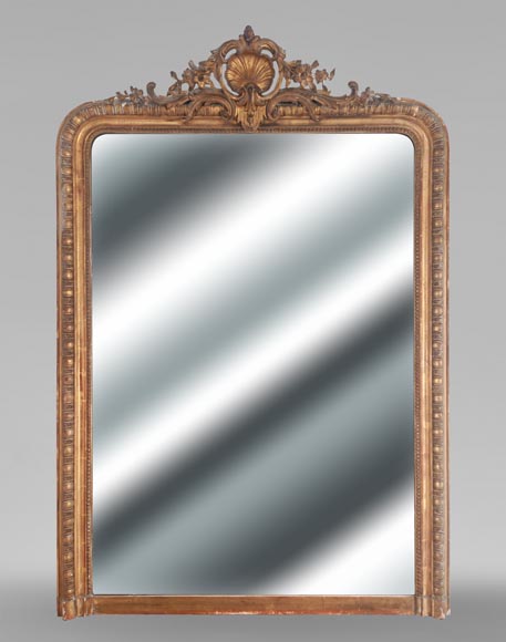 Trumeau doré de style Louis XV richement décoré-0