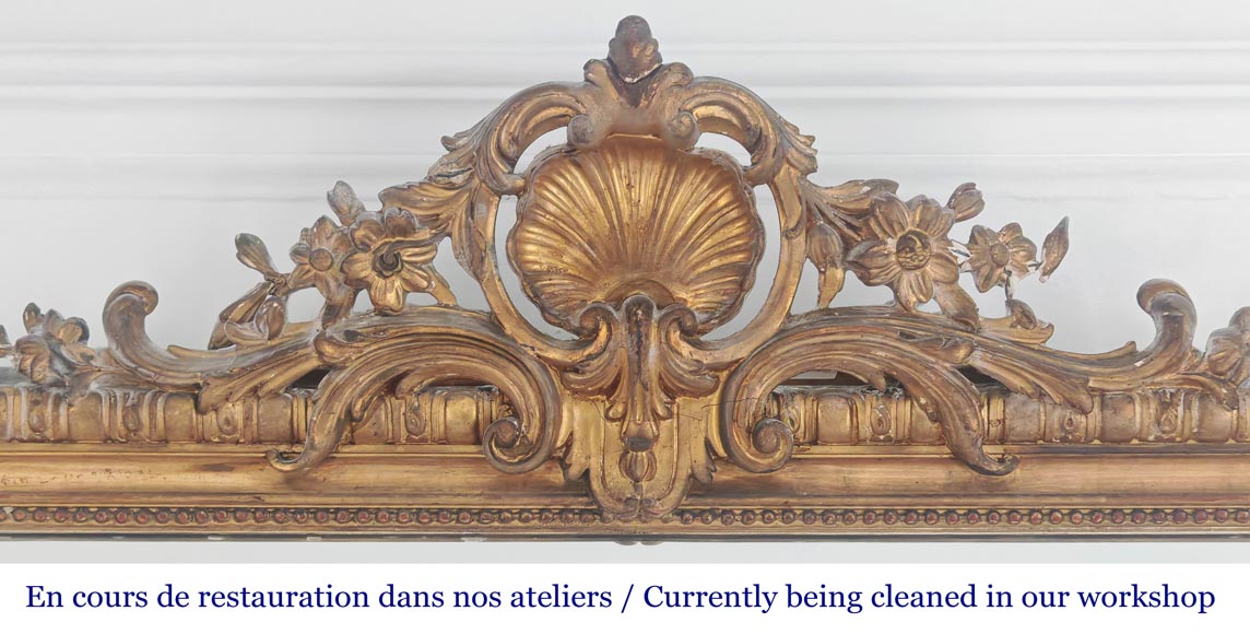 Trumeau doré de style Louis XV richement décoré-1