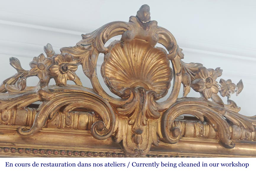 Trumeau doré de style Louis XV richement décoré-2