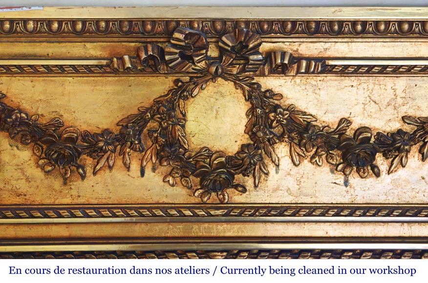 Trumeau doré de style Louis XVI à la couronne de fleur Trumeau doré de style Louis XVI à la couronne de fleur-1