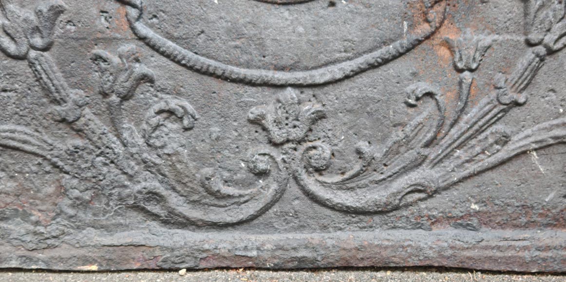 Plaque de cheminée aux armoiries géométriques Plaque de cheminée aux armoiries géométriques-8